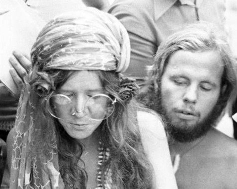 Janis: Hüzünlü Küçük Kız Fotoğrafı