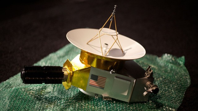 Plüton'la Karşılaşma fotoğrafı