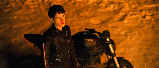 Örümcek Ağındaki Kız Fotoğrafı