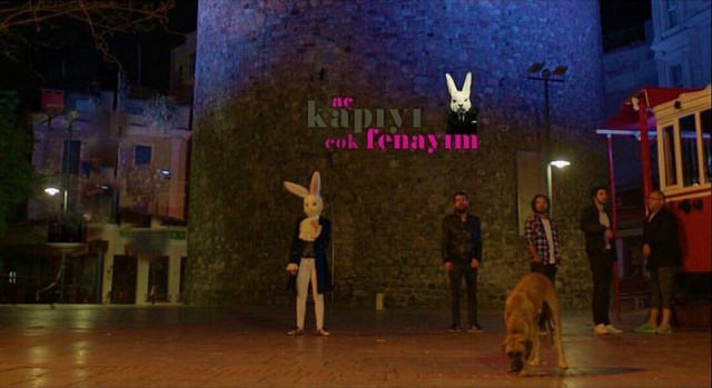 Aç Kapıyı Çok Fenayım Fotoğrafı