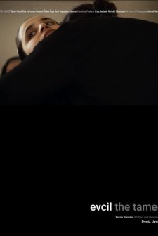Evcil (2023) afişi