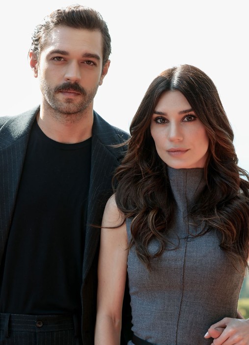 Yıldızlar Bana Uzak (2023) afişi