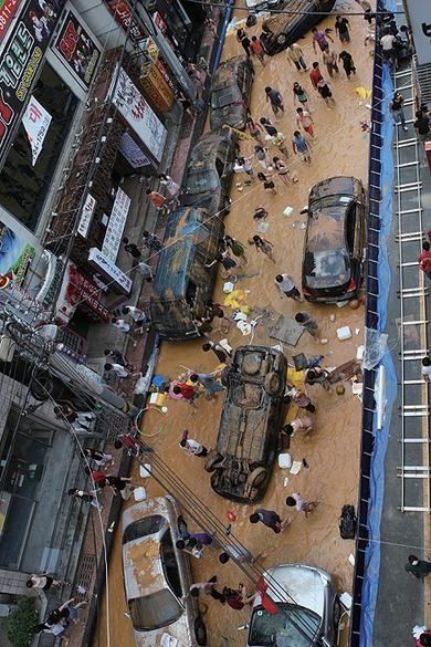 Tsunamiden Kaçış Fotoğrafı