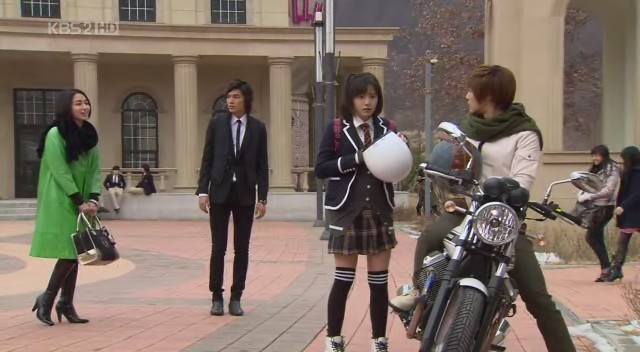 Erkekler Çiçeklerden Önce Gelir Fotoğrafı