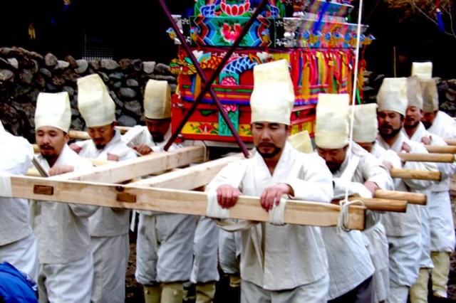 The Land Fotoğrafı