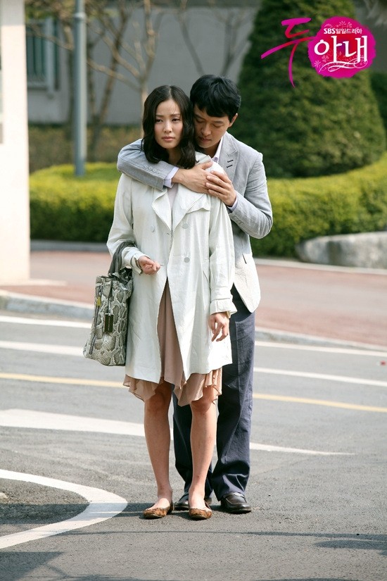 Two Wives fotoğrafı