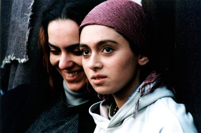 Dokhtari Ba Kafsh-haye-katani Fotoğrafı