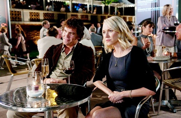 Uzun Boylu Esmer Adam Fotoğrafı