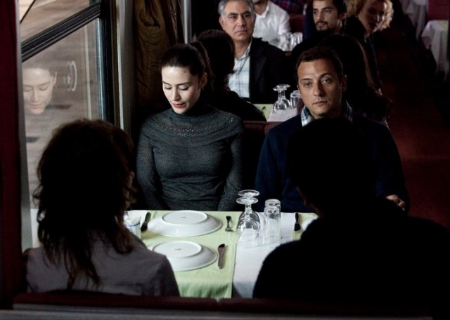 Aşk Tesadüfleri Sever Fotoğrafı