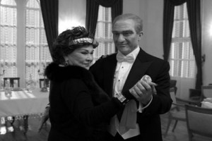 Sarı Zeybek: Son Balo Fotoğrafı