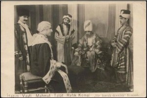 Bir Kavuk Devrildi fotoğrafı