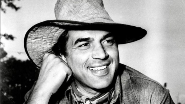 Bollywood Efsanesi Dharmendra Hayatını Kaybetti.