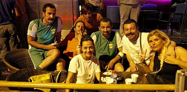 Çakallarla Dans Sıfır Sıkıntı Filminin Afişini Fanları Seçecek!!!