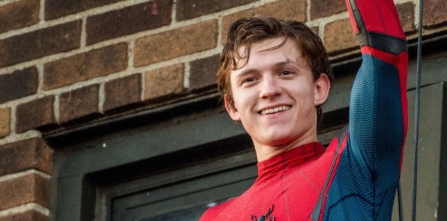 ‘Örümcek Adam’ Tom Holland yine burnunu kırdı