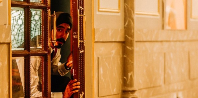 Başrollerini Dev Patel ve Armie Hammer'ın Paylaştığı 'Hotel Mumbai'nin Yeni Fragmanı Çıktı