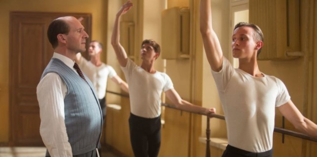 Ralph Fiennes'in Yönettiği 'The White Crow'un İlk Fragmanı Yayınlandı