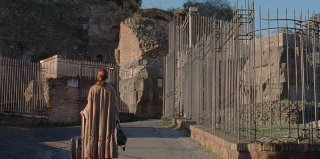 Luca Guadagnino’nun Yeni Filmi The Staggering Girl’e Ait İlk Görseller ve Poster Yayınlandı