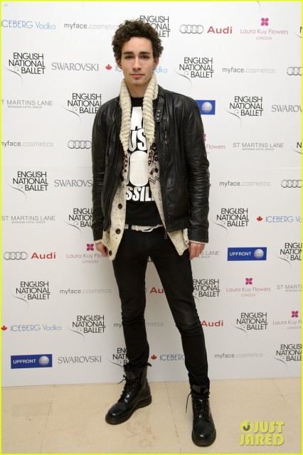 Robert Sheehan Fotoğrafı