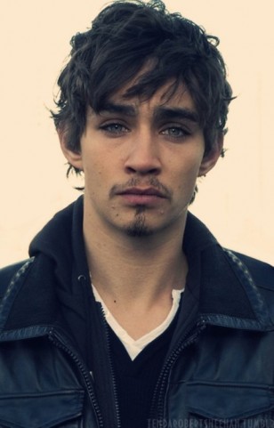 Robert Sheehan Fotoğrafı