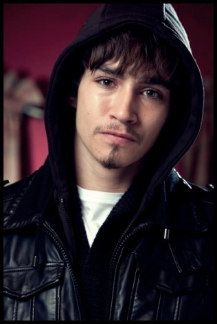 Robert Sheehan Fotoğrafı