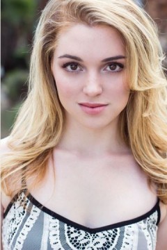 Jennifer Stone Fotoğrafı