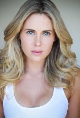 Anna Hutchison fotoğrafı