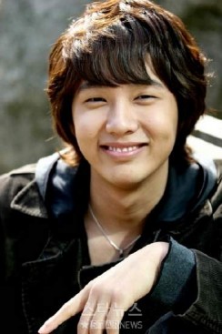 Ji Hyun-woo Fotoğrafı