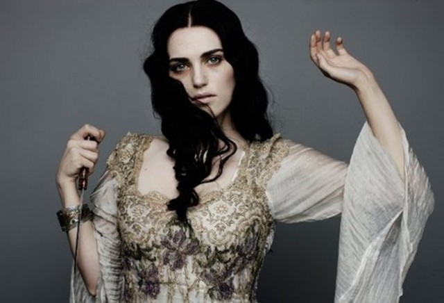 Katie McGrath Fotoğrafı