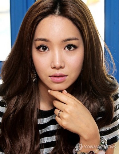 Lee Yoo-ri Fotoğrafı