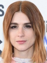 Aya Cash fotoğrafı