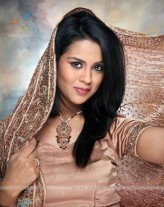 Sana Saeed fotoğrafı