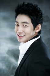 Lee Tae Sung fotoğrafı