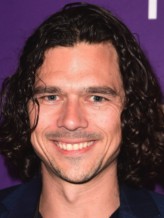 Luke Arnold fotoğrafı