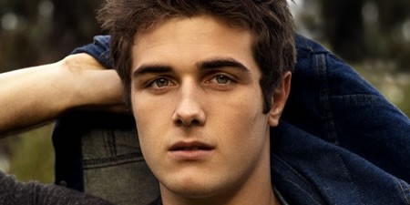 Beau Mirchoff fotoğrafı