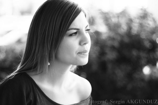 Begüm Topçu Fotoğrafı