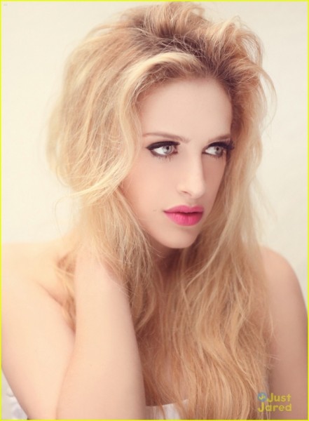 Carly Chaikin Fotoğrafı