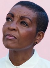 Adjoa Andoh fotoğrafı