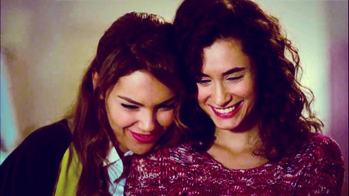 Hande Doğandemir Fotoğrafı