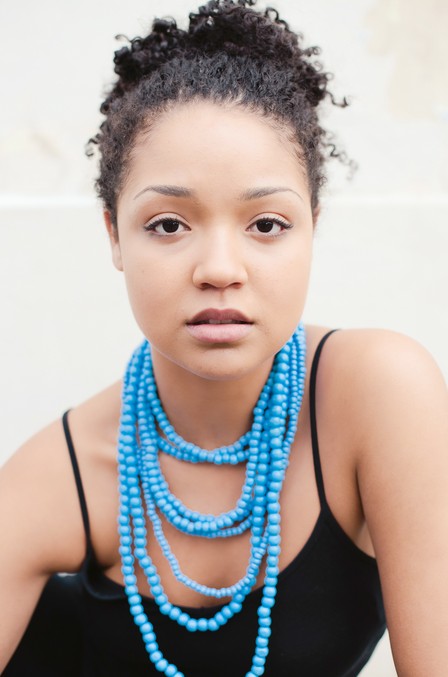 Aisha Dee Fotoğrafı