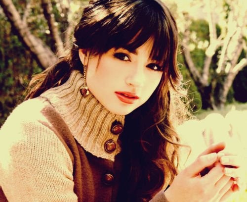 Crystal Reed Fotoğrafı