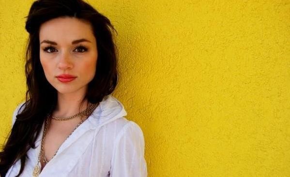 Crystal Reed Fotoğrafı