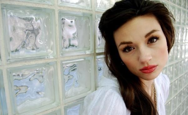 Crystal Reed Fotoğrafı