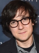 Josh Brener fotoğrafı