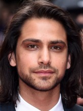 Luke Pasqualino fotoğrafı