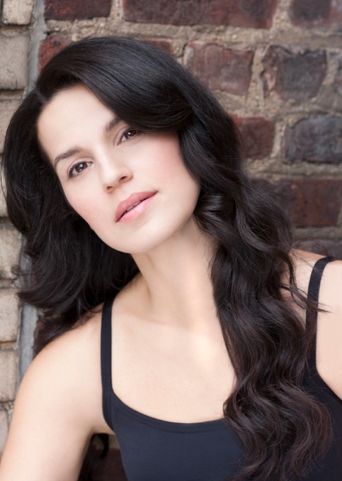 Shirley Rumierk Fotoğrafı