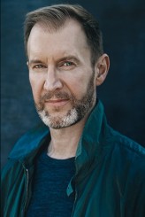 Chris Barry fotoğrafı