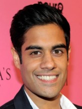 Sacha Dhawan fotoğrafı