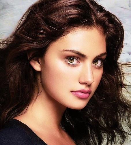 Phoebe Tonkin Fotoğrafı