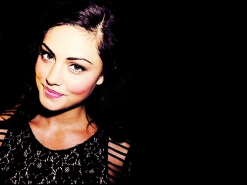 Phoebe Tonkin Fotoğrafı