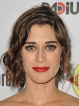Lizzy Caplan fotoğrafı